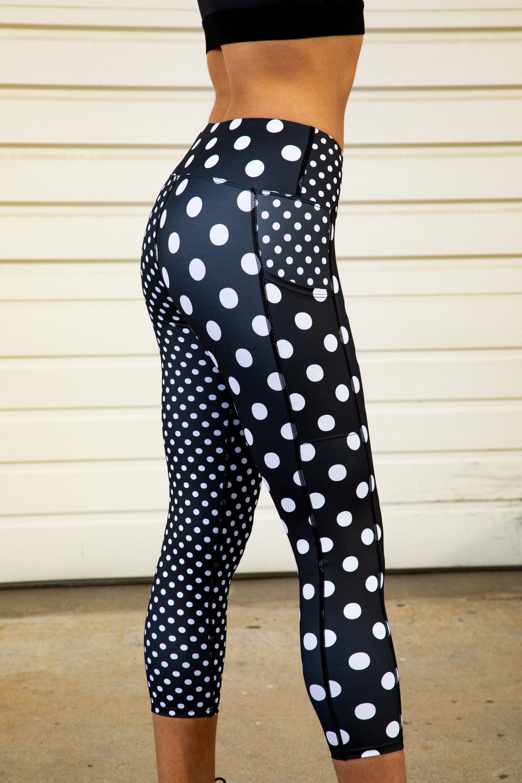 Different Dots Run Strong Capri